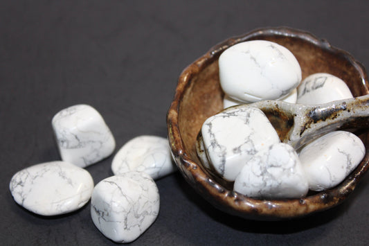 Tumbled - Howlite - White - med