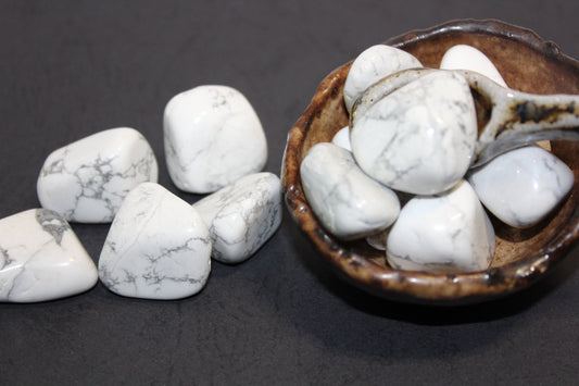 Tumbled - Howlite - White - lge