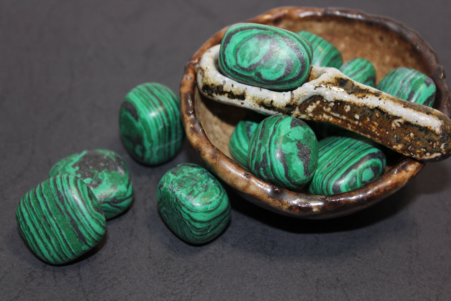 Tumbled - Green Howlite (dark) - sml