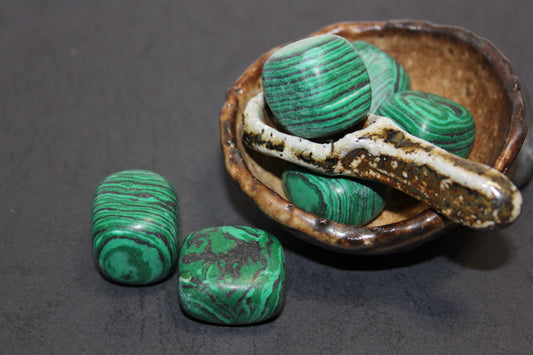 Tumbled - Green Howlite (dark) - lge