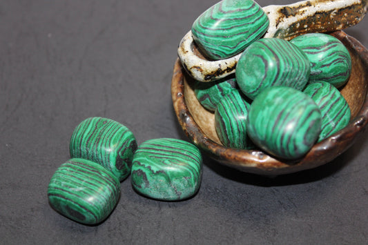 Tumbled - Green Howlite (dark) - med