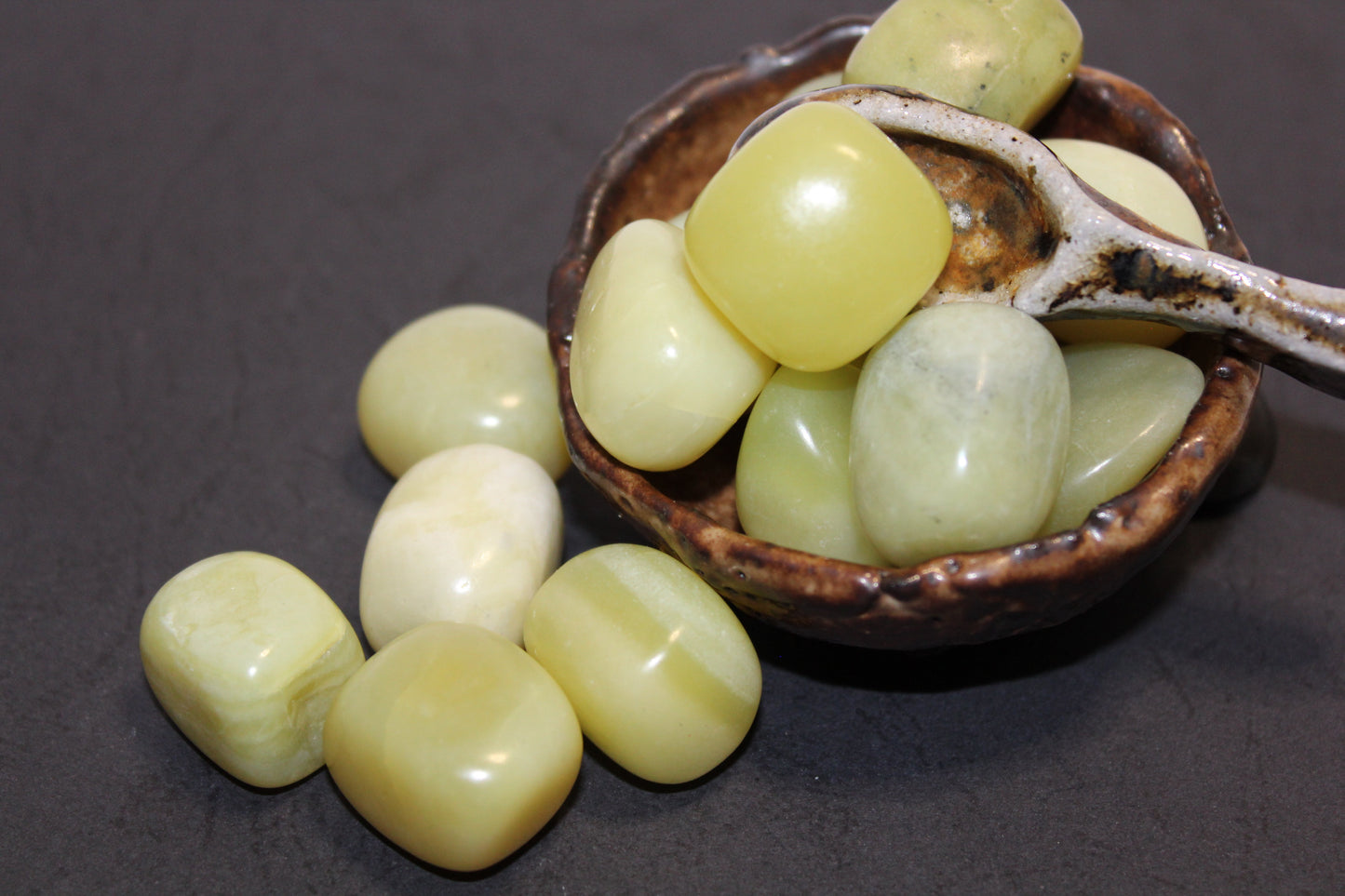Tumbled - Lemon Jade (Bowenite) - med