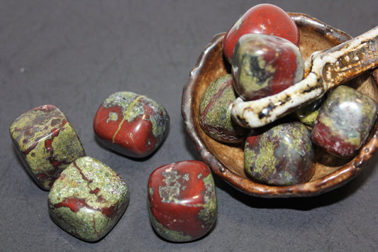 Tumbled - Dragon Blood Jasper - med/lge