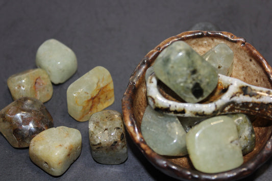 Tumbled - Prehnite - med