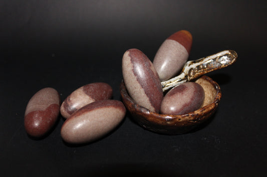 Carved - Egg - Shiva Lingham - sml