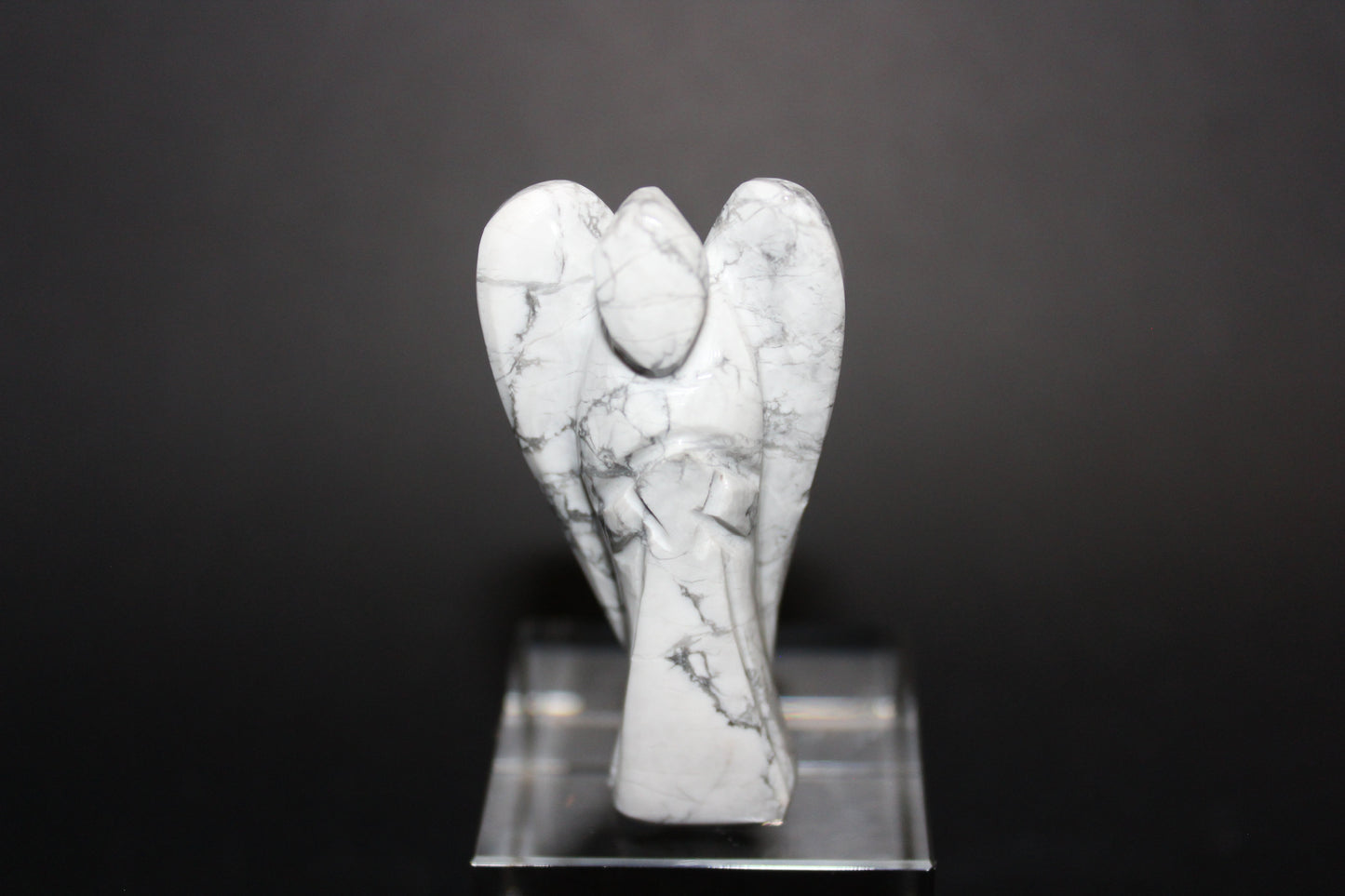 Angels - Howlite - med