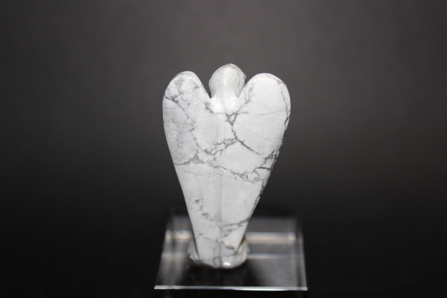 Angels - Howlite - med