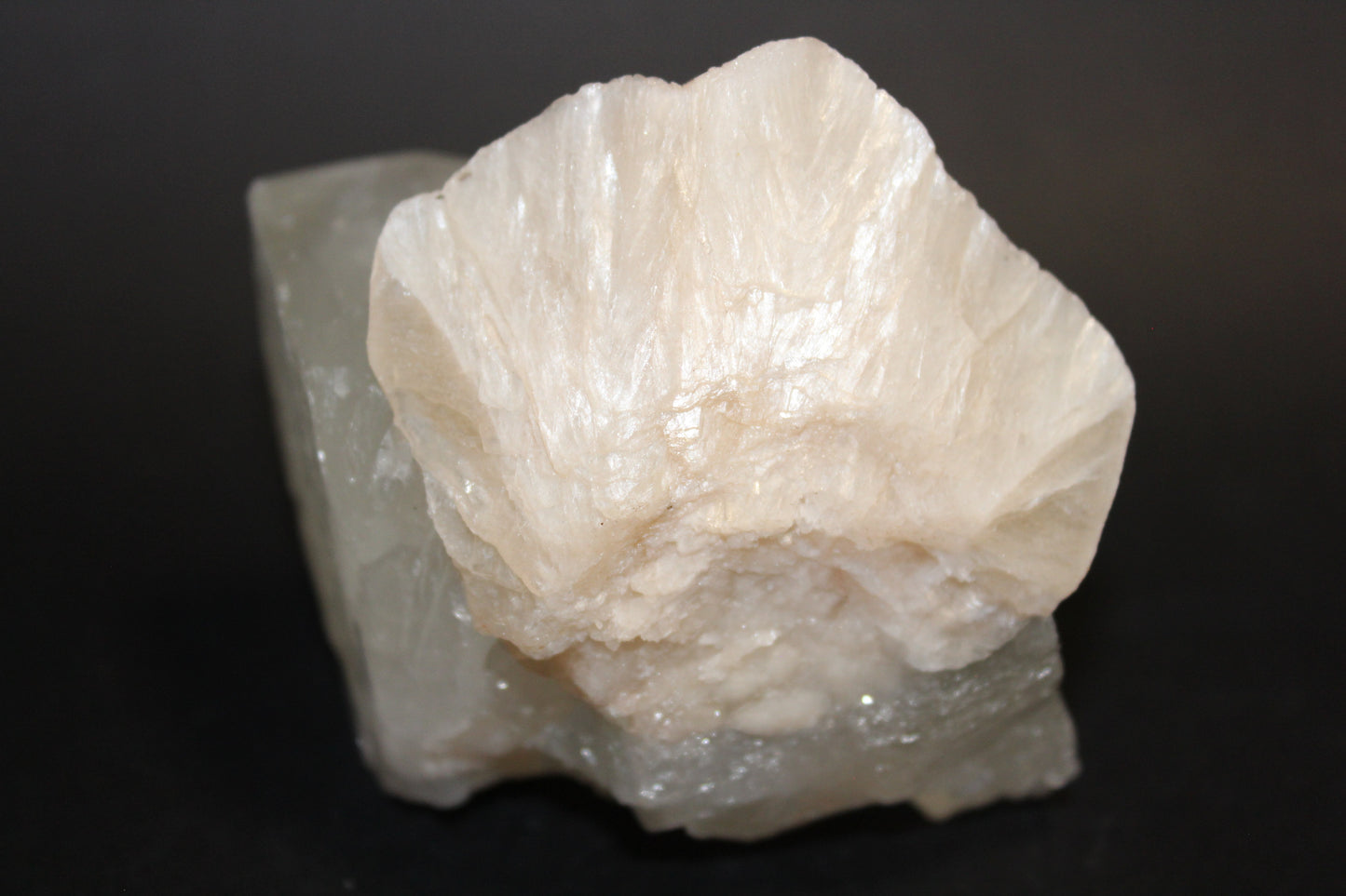 Raw - Apophyllite (with Stilbite) - med/lge