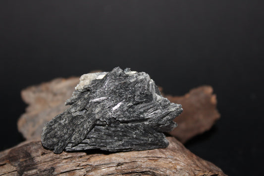 Raw - Black Kyanite - sml