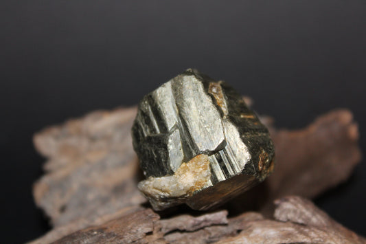 Raw - Pyrite (cube) - sml//med