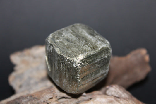 Raw - Pyrite (cube) - sml//med