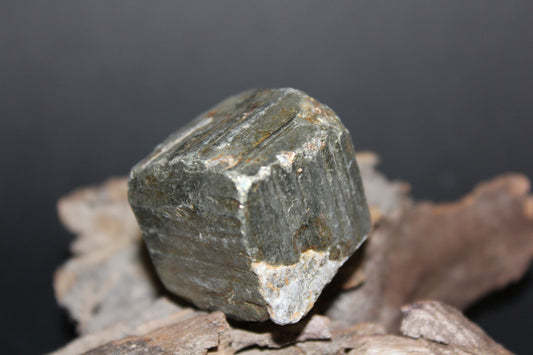 Raw - Pyrite (cube) - med