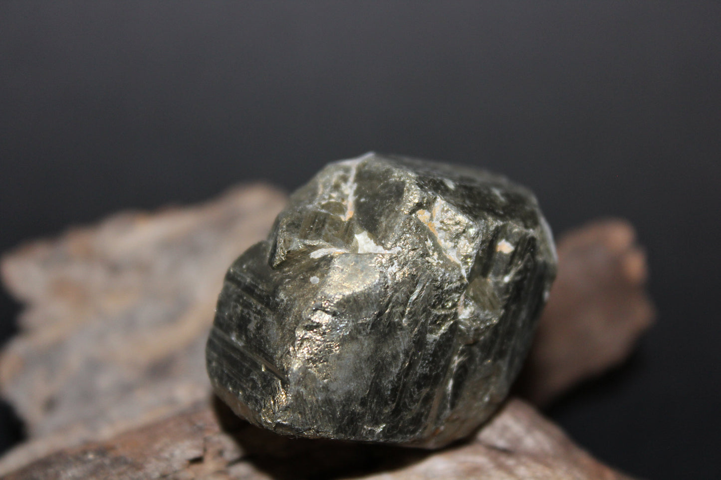 Raw - Pyrite (cube) - med