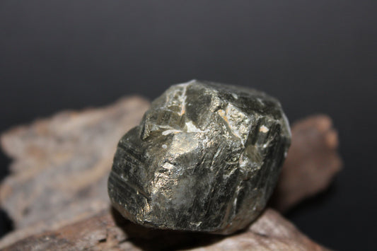 Raw - Pyrite (cube) - med