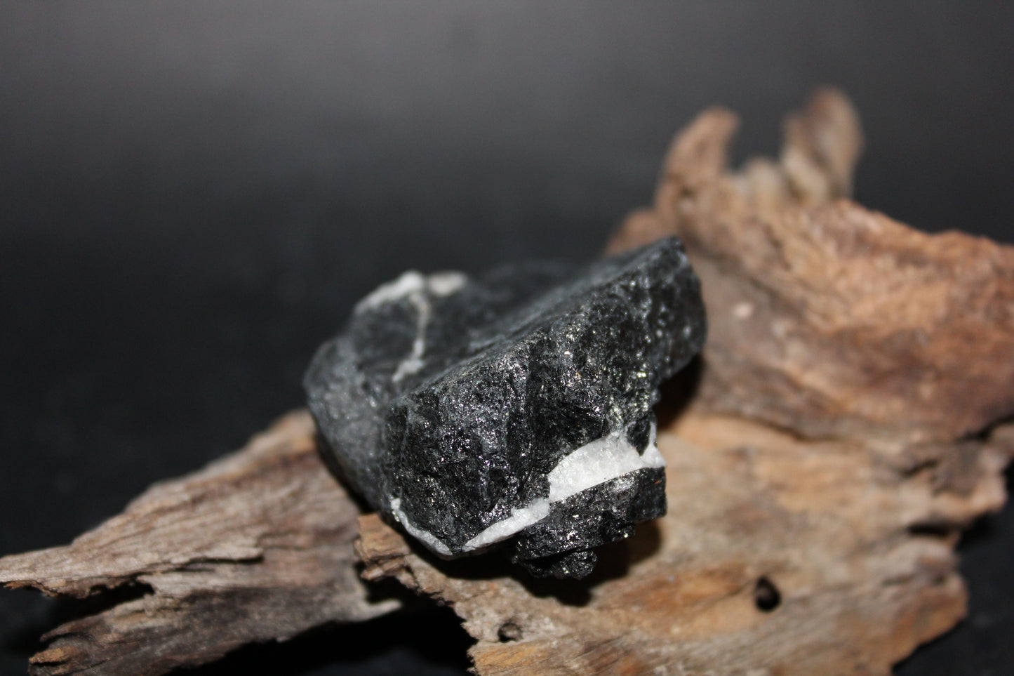 Raw - Tourmaline - Black (with Quartz) - sml