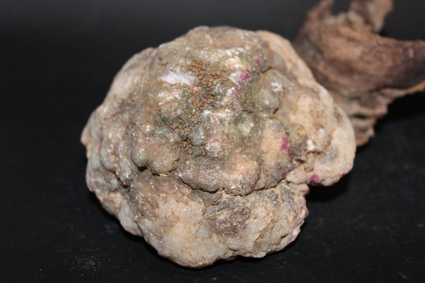 Geode - Clear Quartz (Pink/Gold - dyed) - med