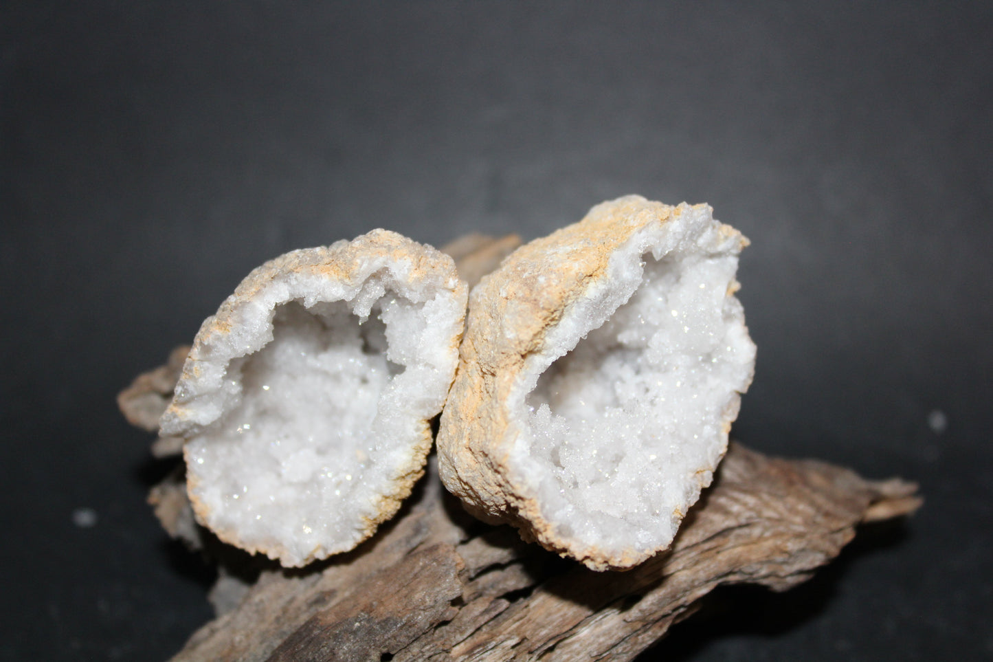 Geode - Clear Quartz - full geode - sml