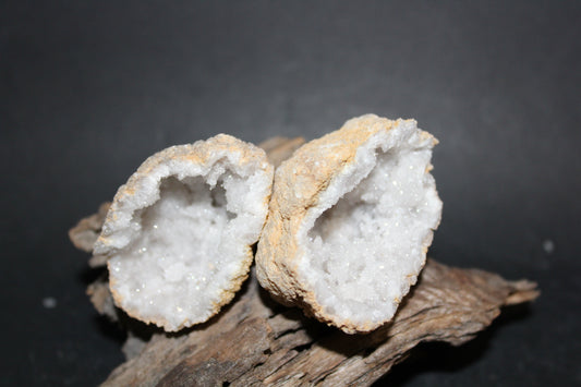 Geode - Clear Quartz - full geode - sml