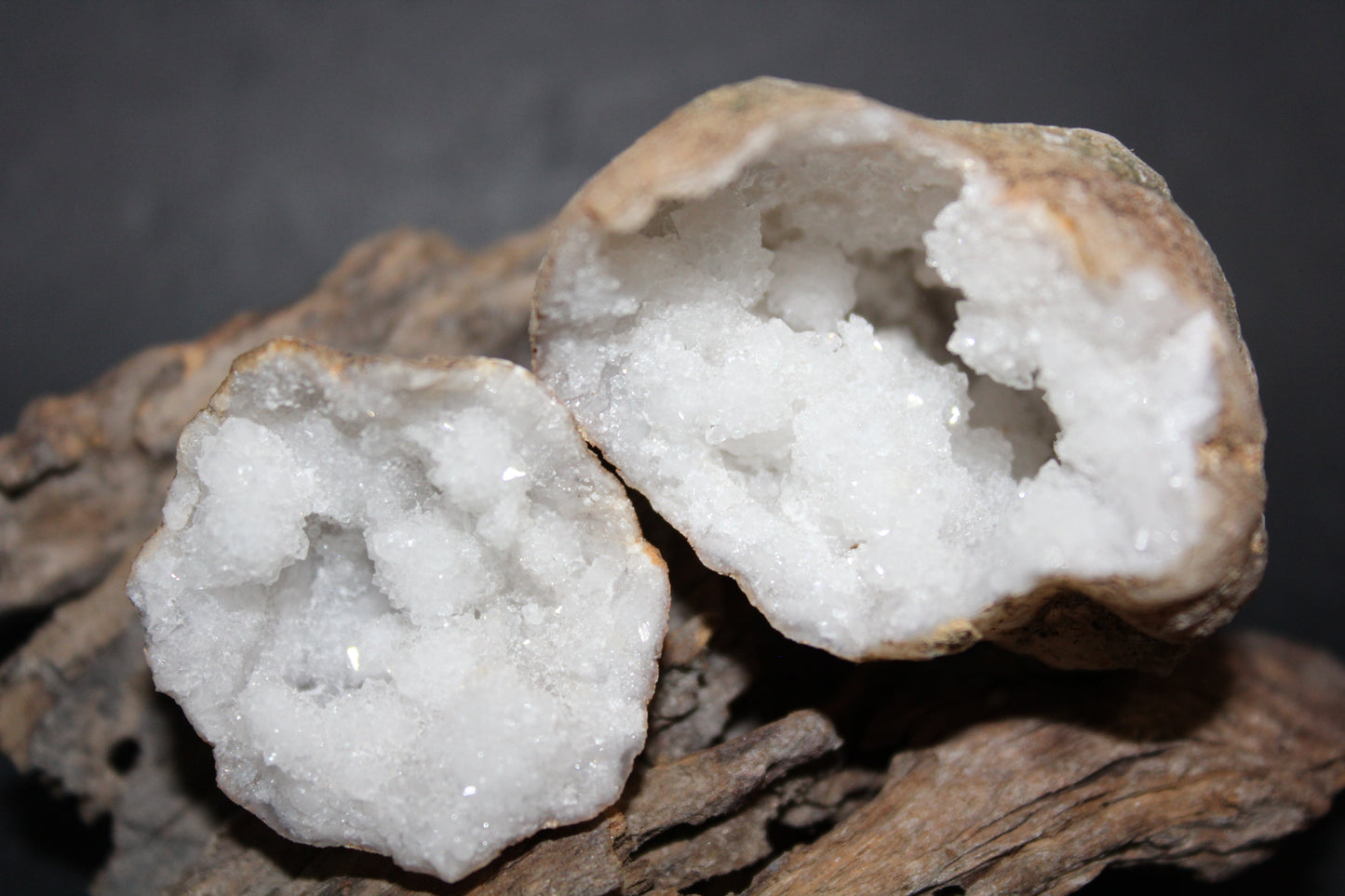 Geode - Clear Quartz - full geode - sml