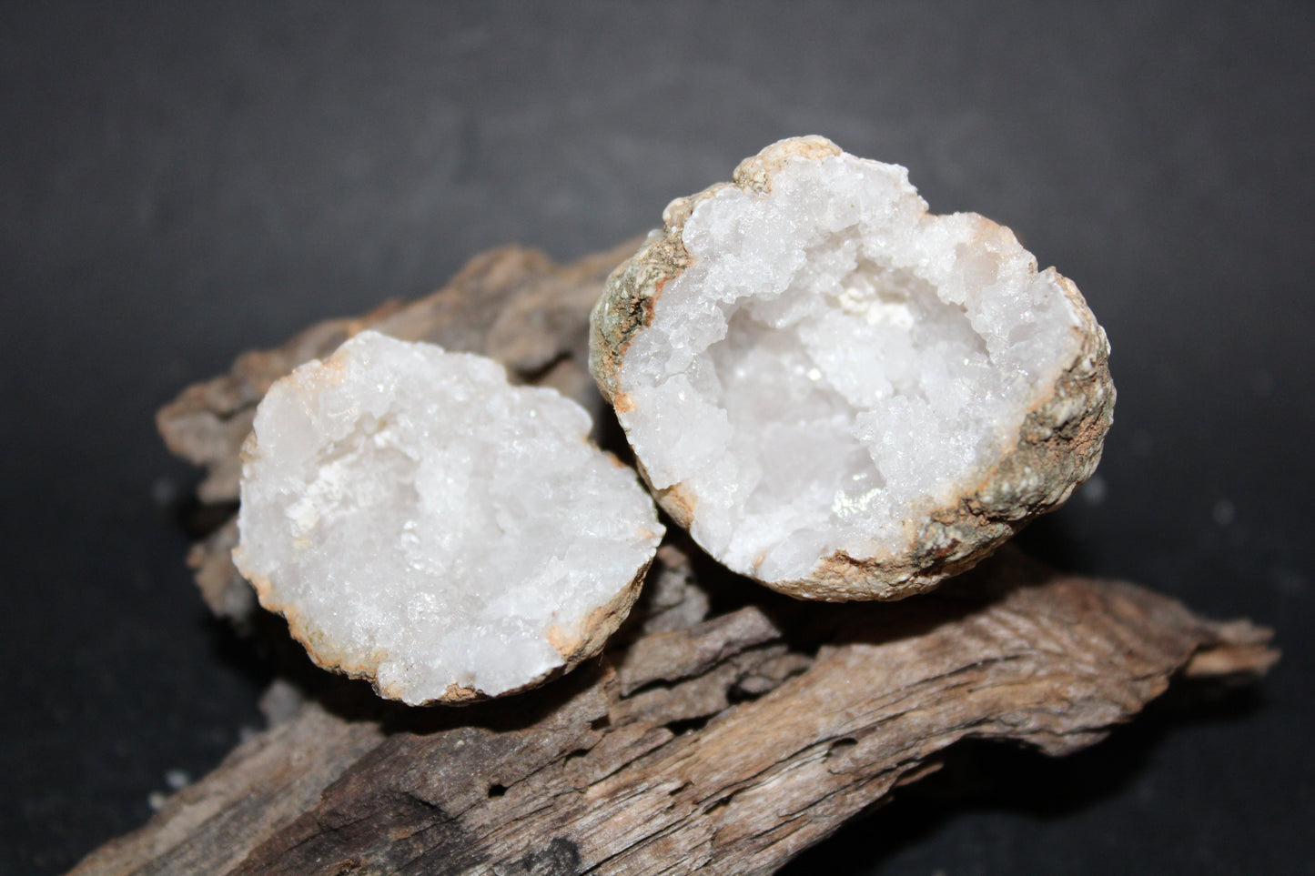 Geode - Clear Quartz - full geode - sml