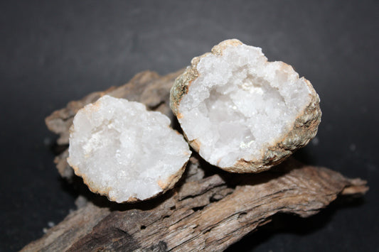 Geode - Clear Quartz - full geode - sml