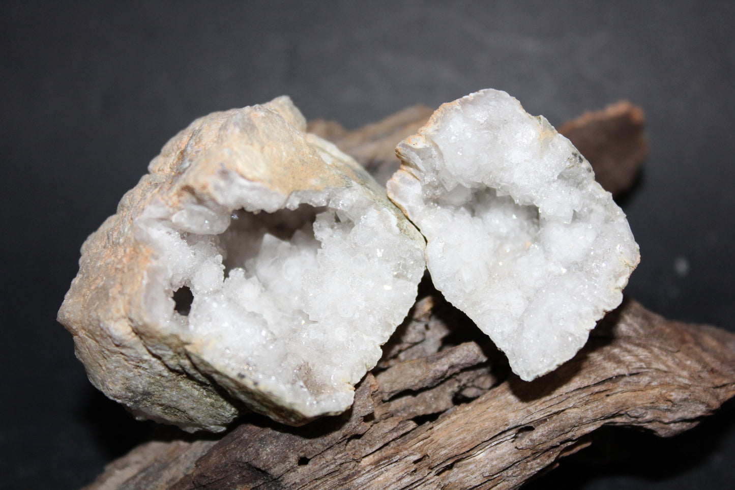 Geode - Clear Quartz - full geode - sml
