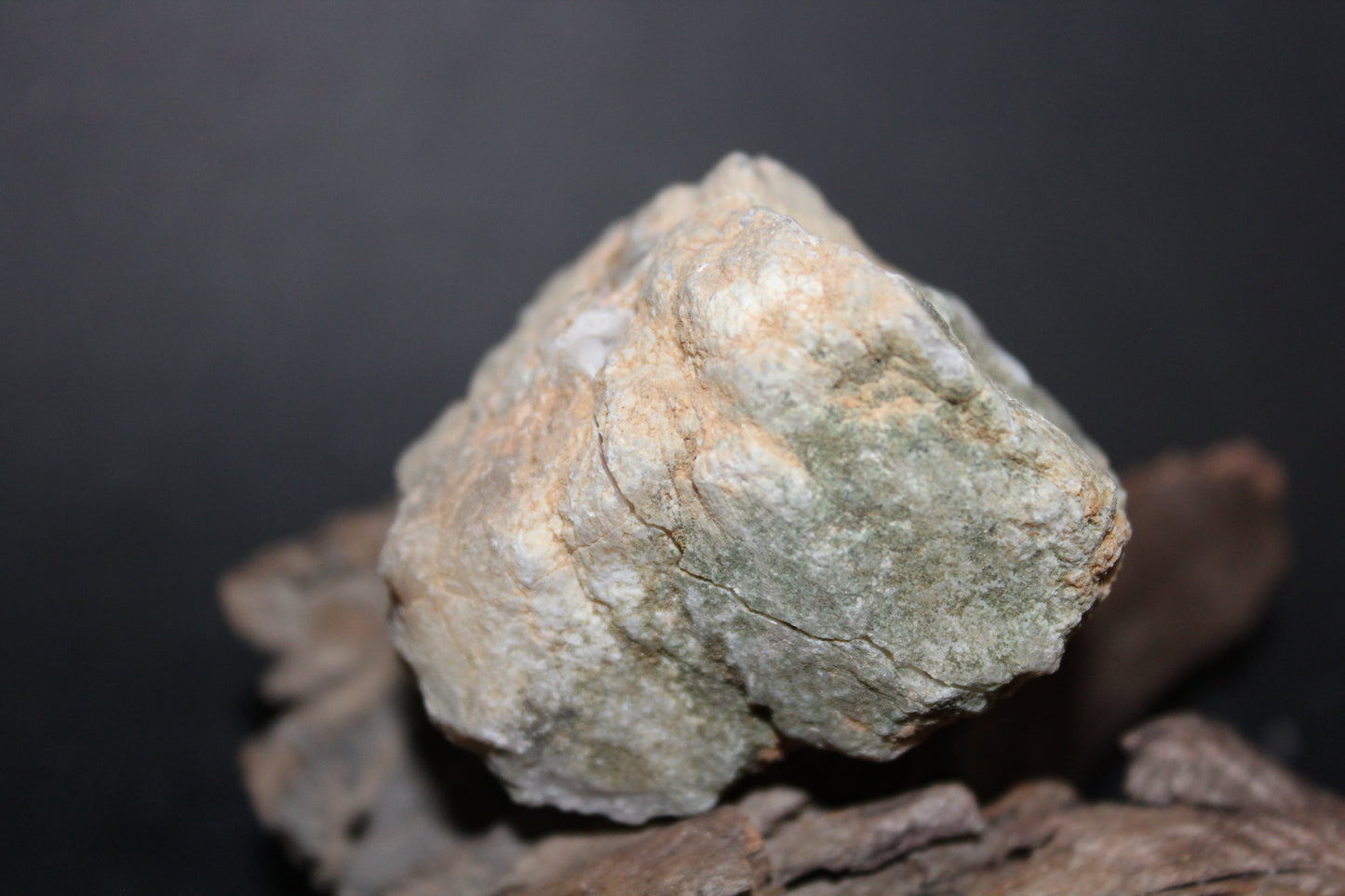 Geode - Clear Quartz - full geode - sml