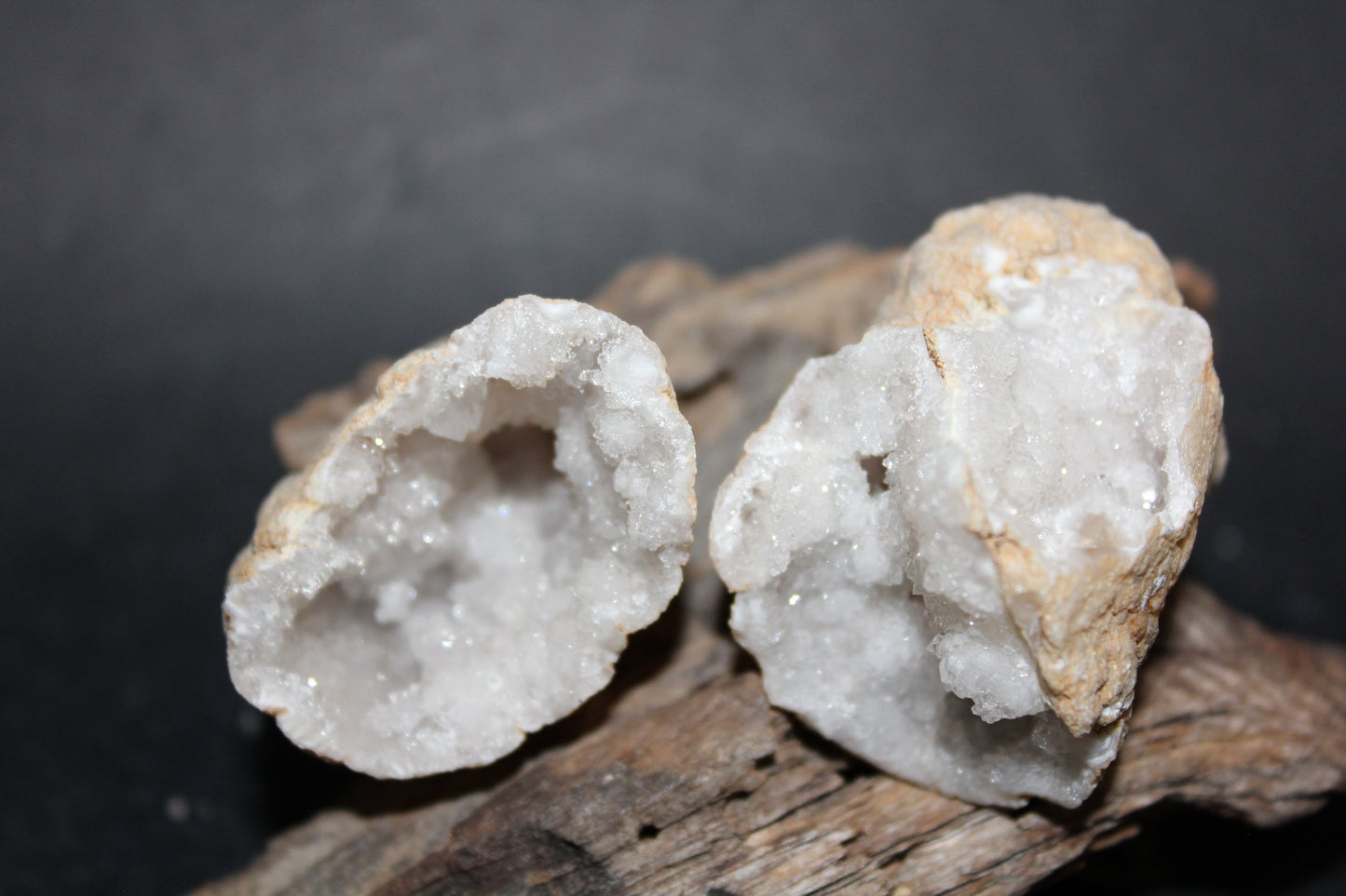 Geode - Clear Quartz - full geode - sml
