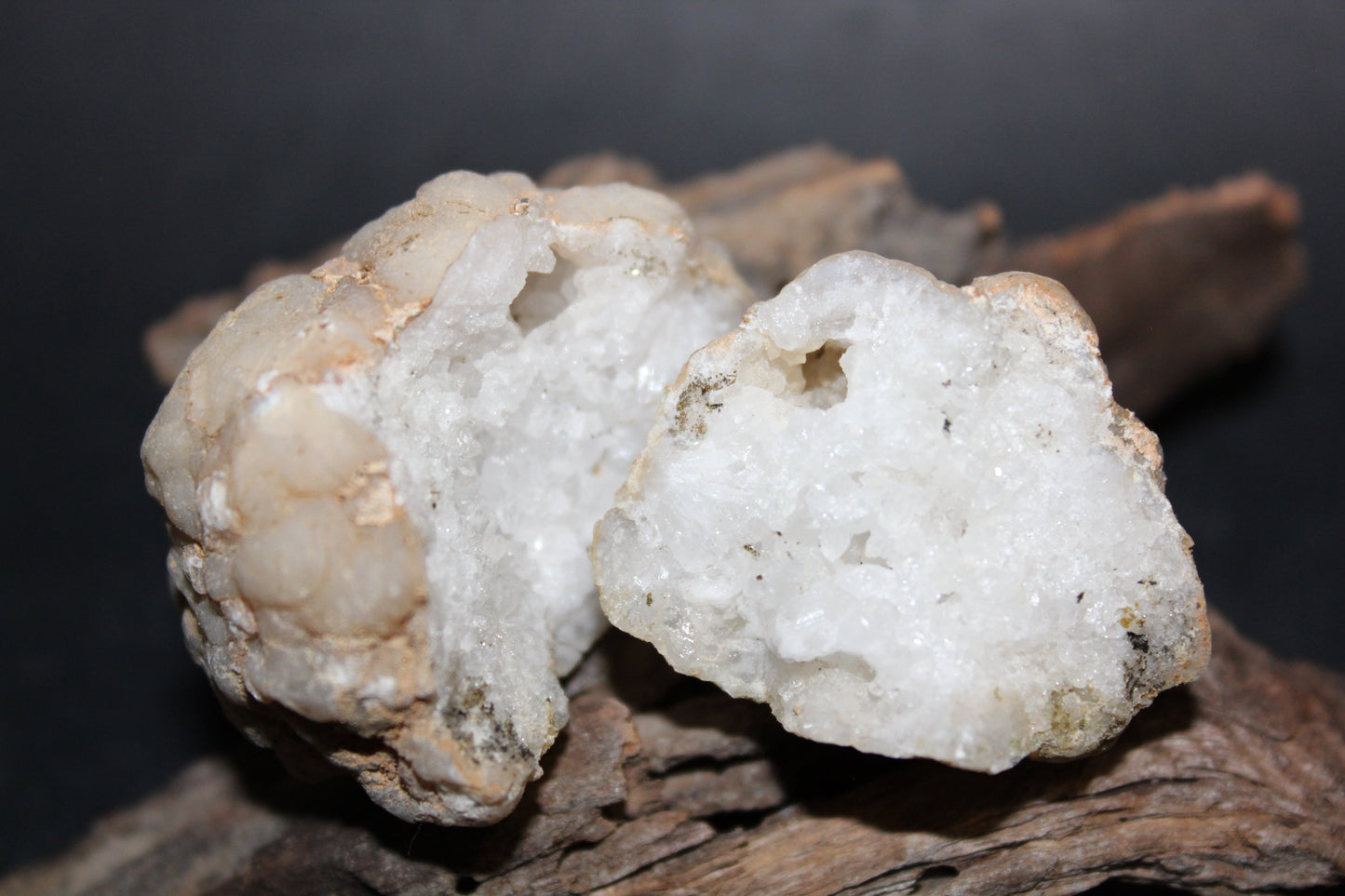 Geode - Clear Quartz - full geode - sml