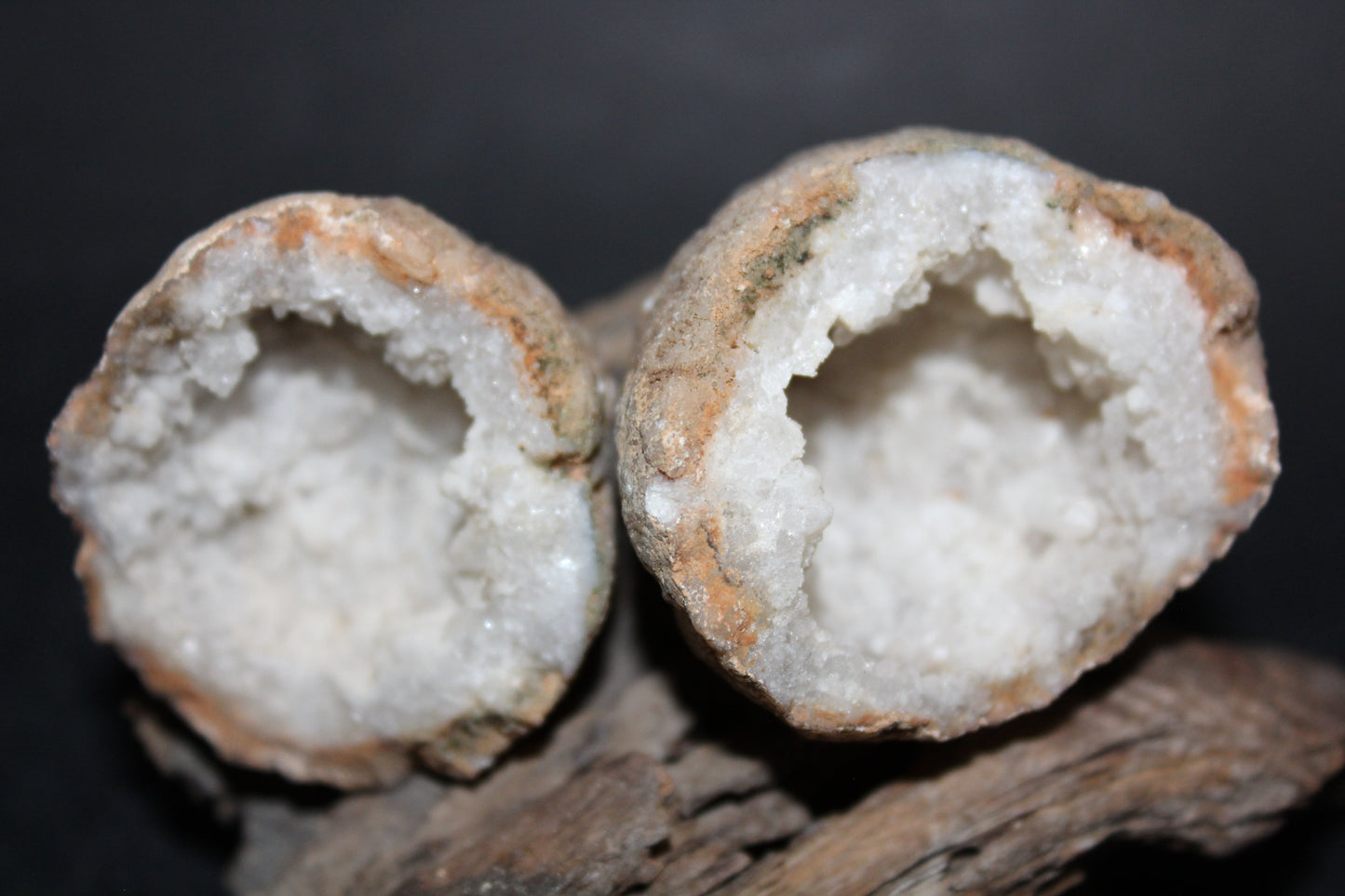 Geode - Clear Quartz - full geode - sml