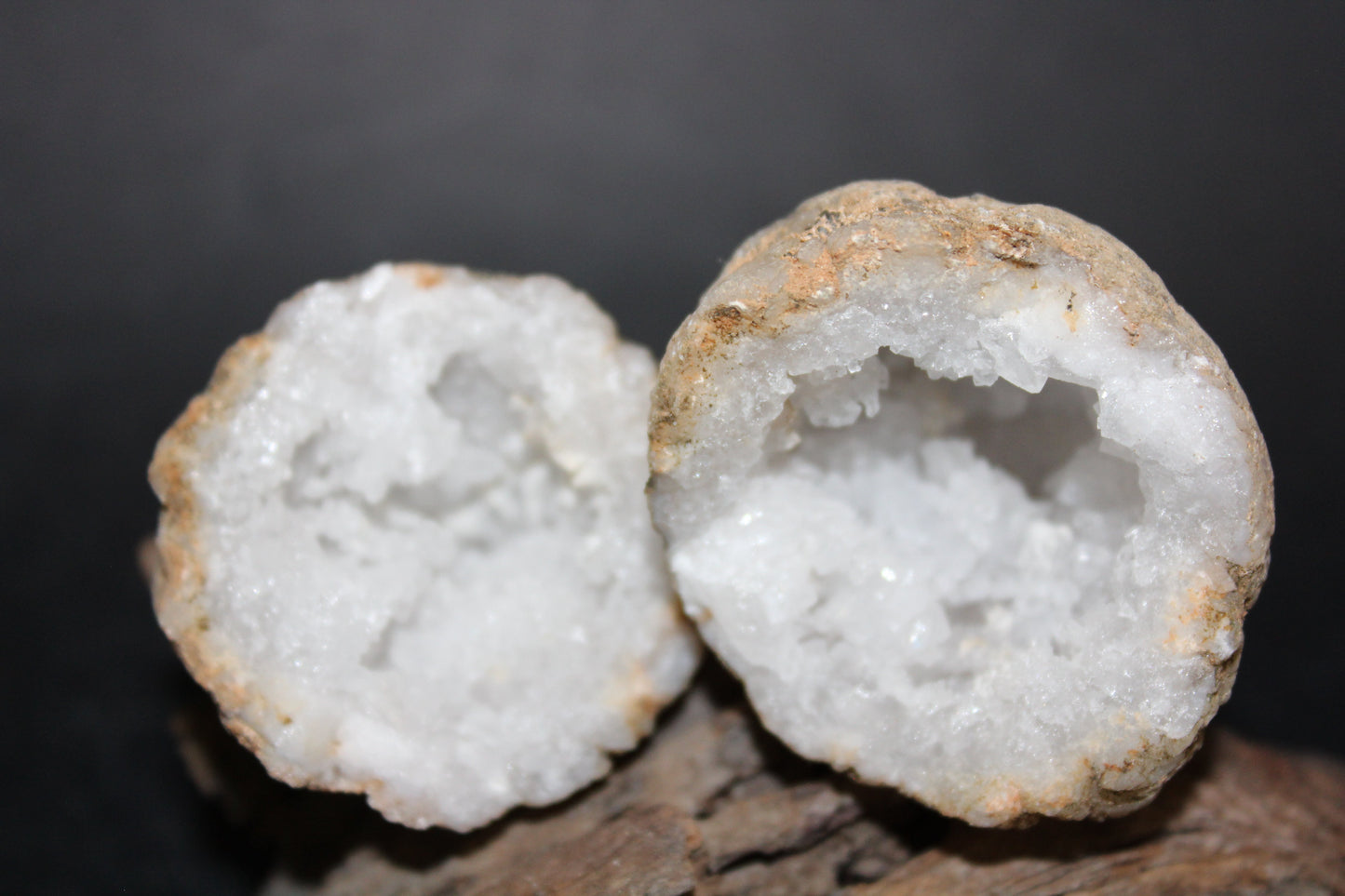 Geode - Clear Quartz - full geode - sml