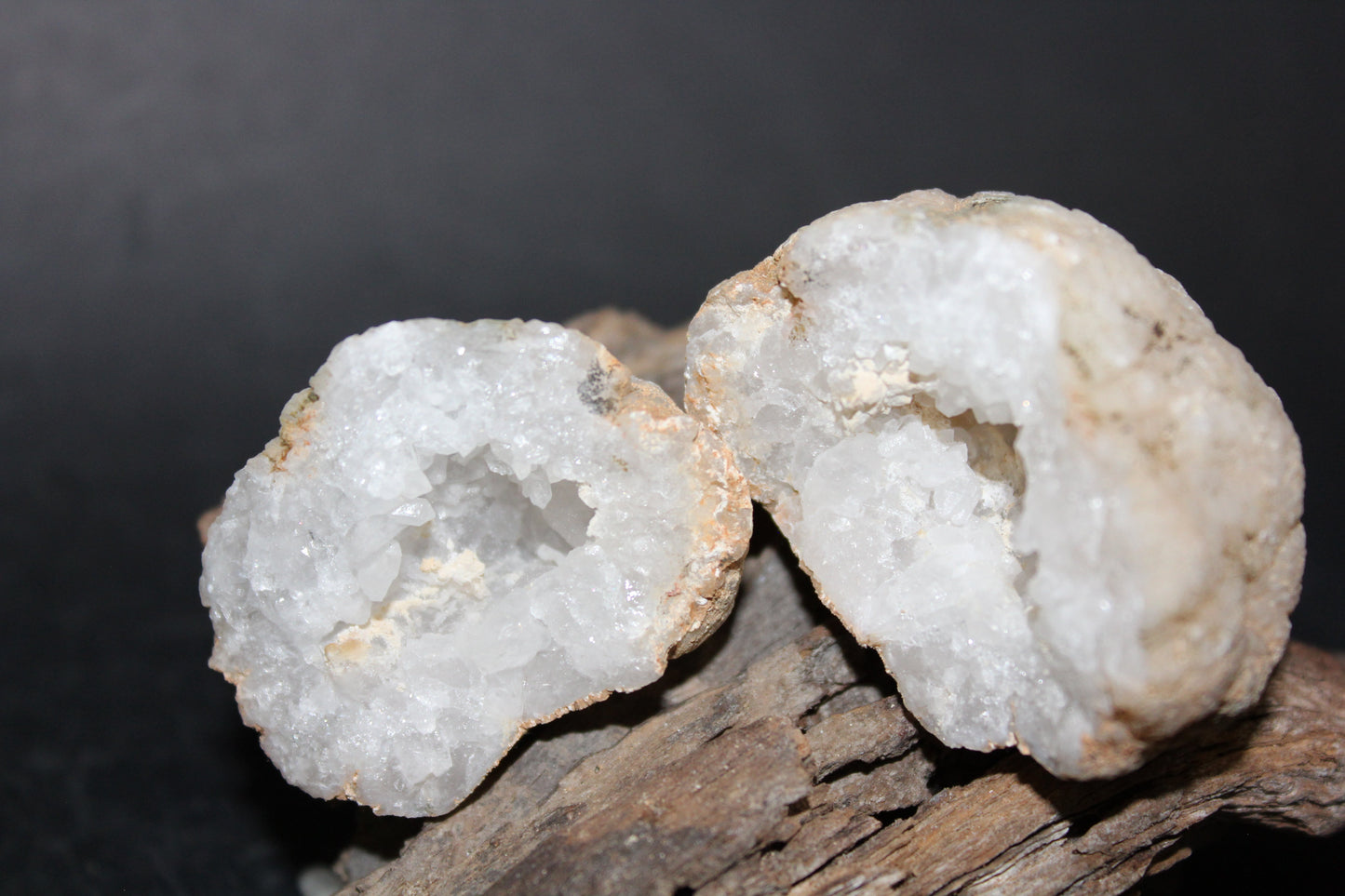Geode - Clear Quartz - full geode - sml
