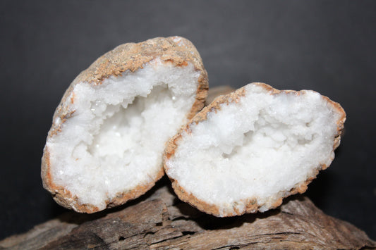 Geode - Clear Quartz - full geode - sml