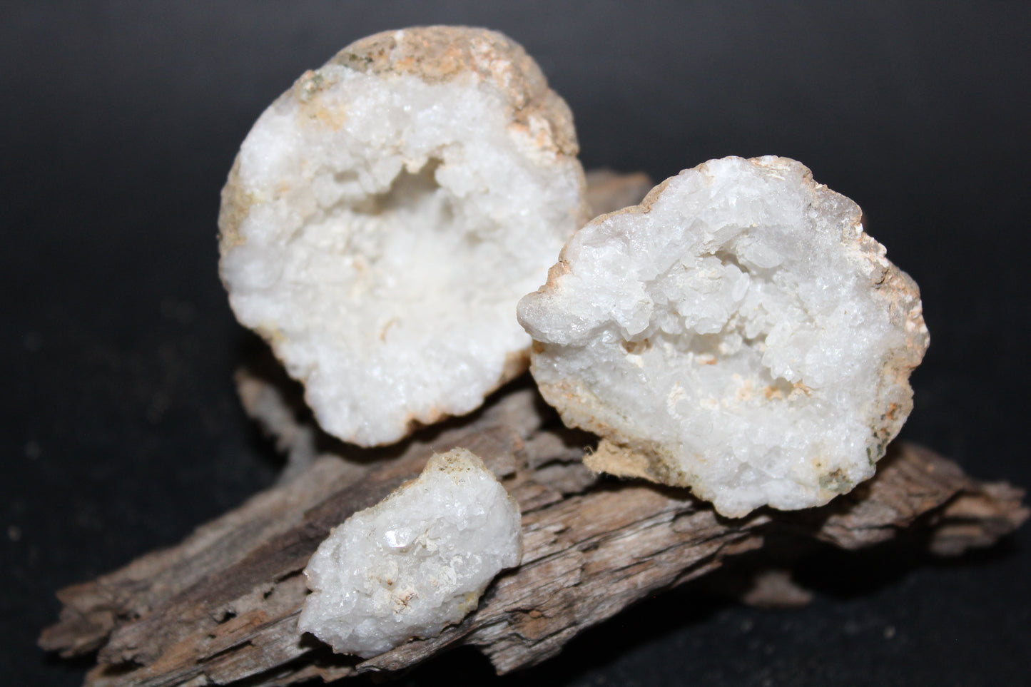 Geode - Clear Quartz - full geode - sml