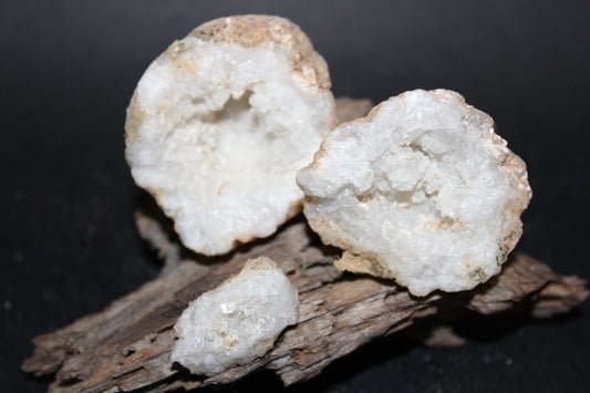 Geode - Clear Quartz - full geode - sml