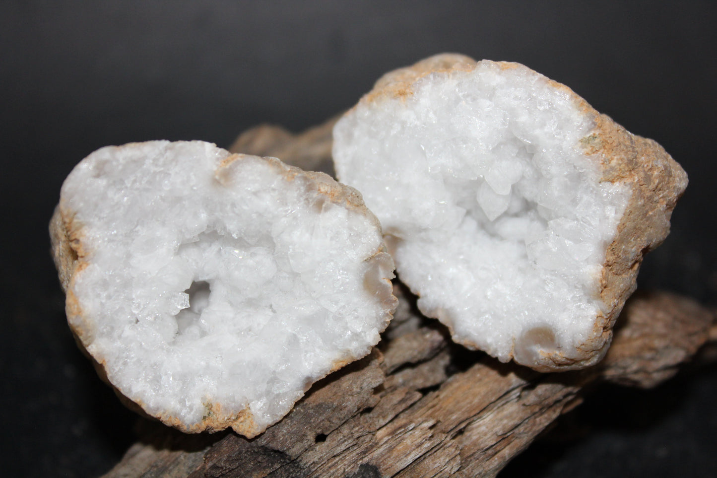 Geode - Clear Quartz - full geode - sml