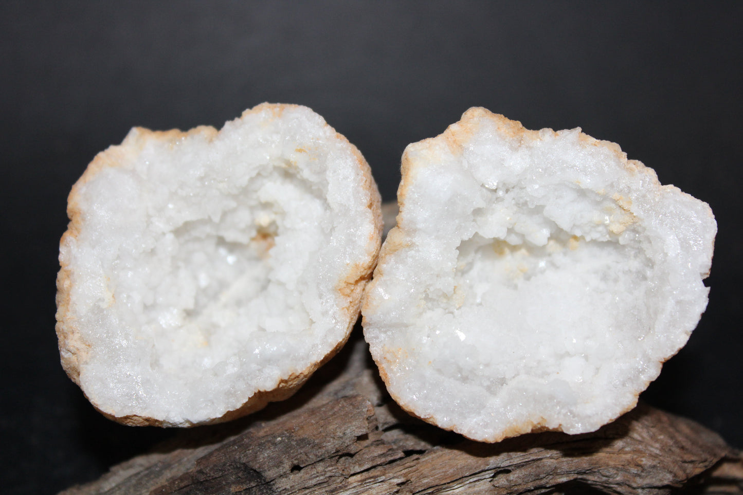 Geode - Clear Quartz - full geode - sml