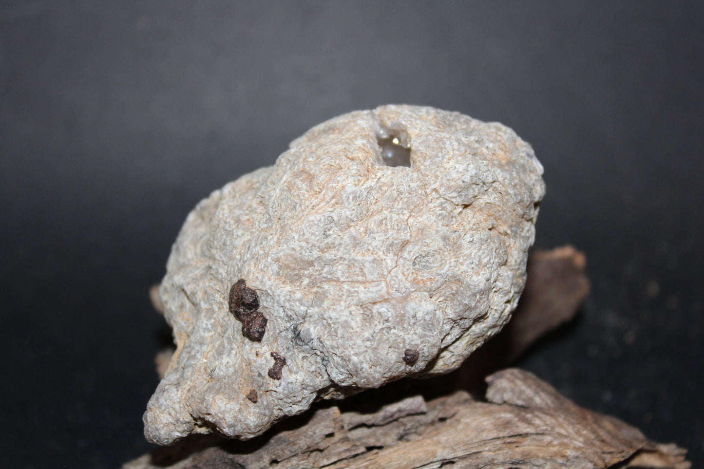 Geode - Clear Quartz - full geode - sml