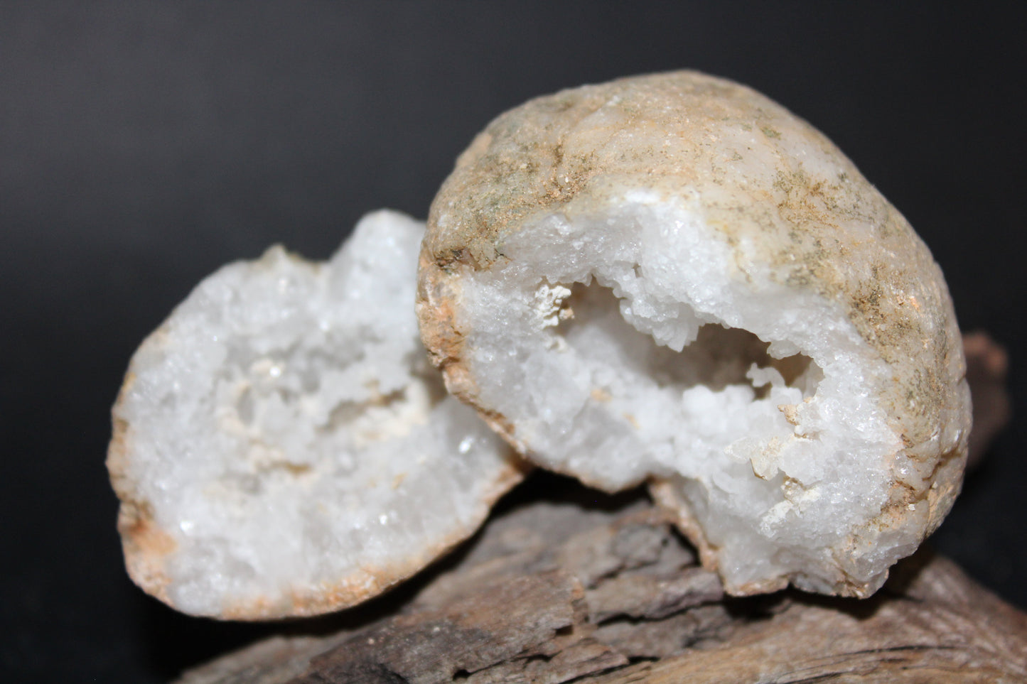 Geode - Clear Quartz - full geode - sml