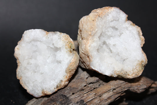 Geode - Clear Quartz - full geode - sml