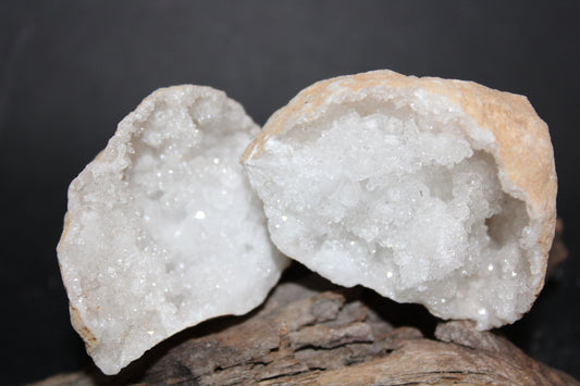Geode - Clear Quartz - full geode - sml