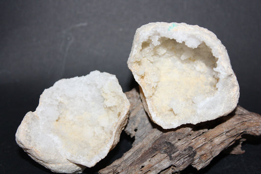 Geode - Clear Quartz - full geode - med