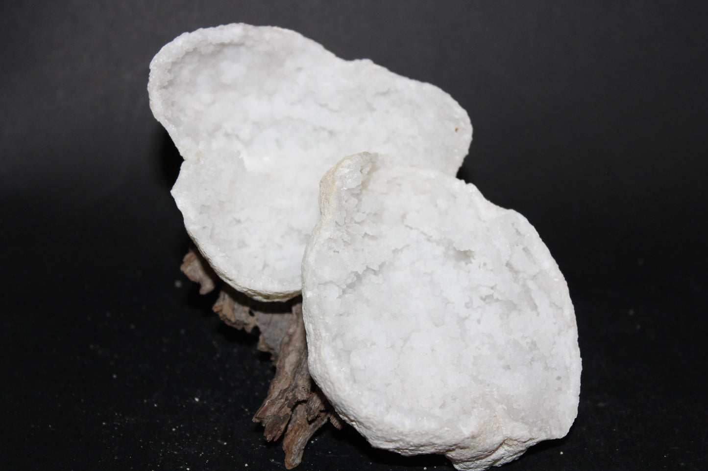 Geode - Clear Quartz - full geode - med