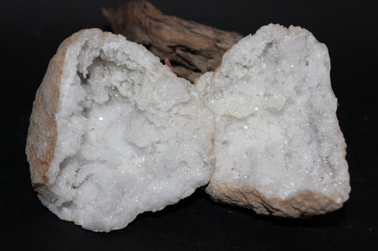 Geode - Clear Quartz - full geode - med