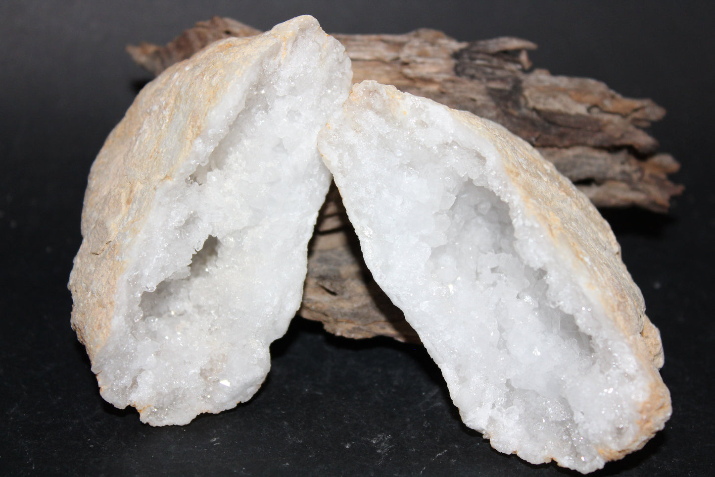 Geode - Clear Quartz - full geode - med