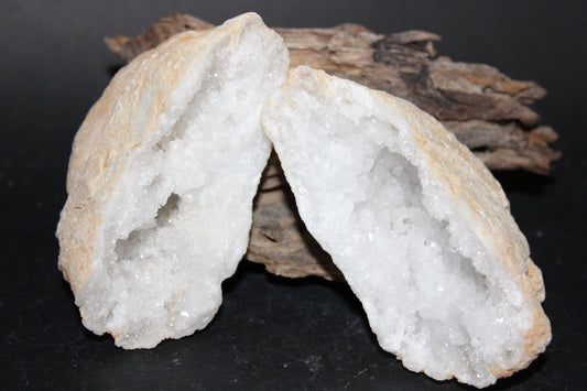 Geode - Clear Quartz - full geode - med