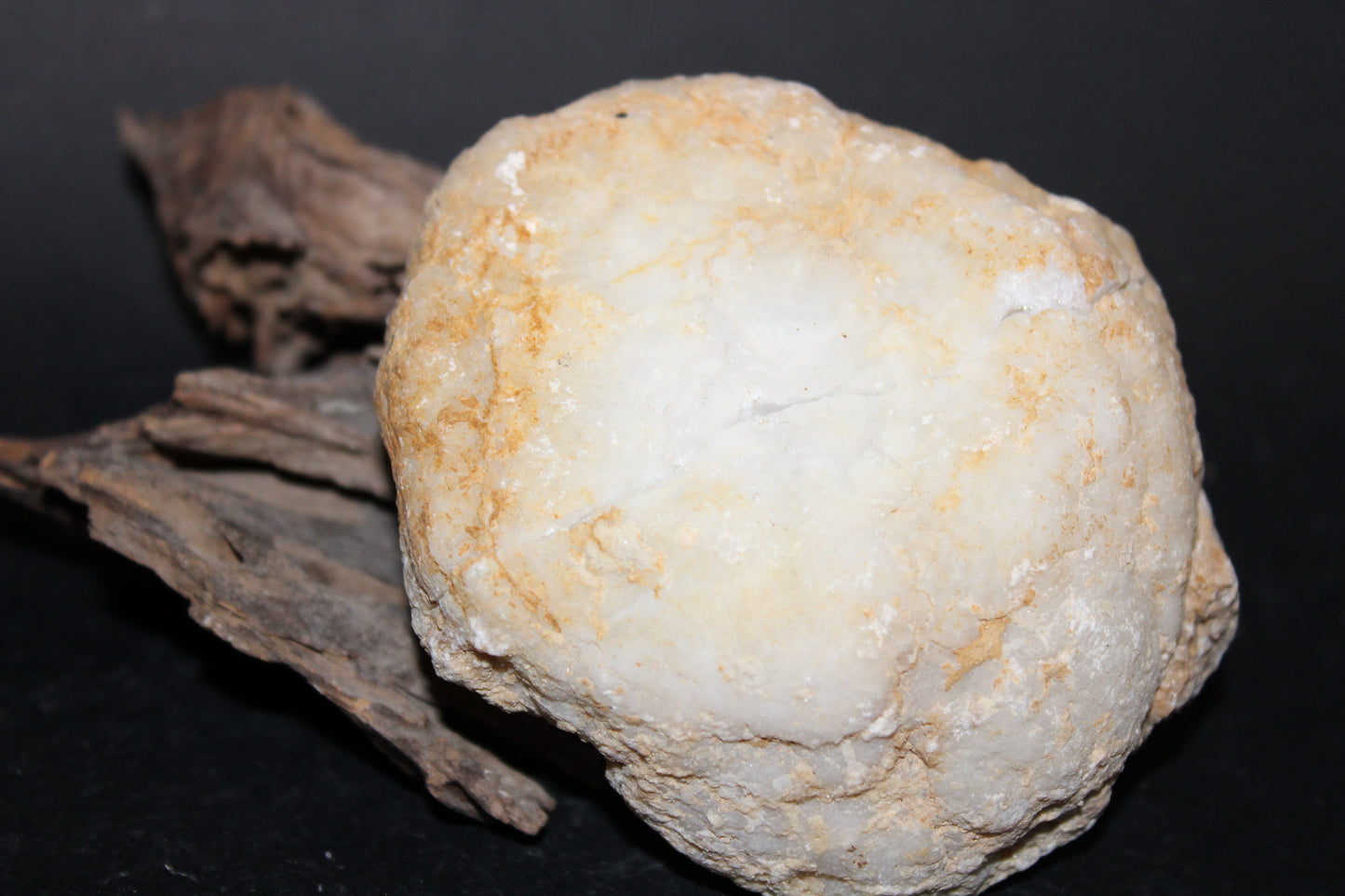 Geode - Clear Quartz - full geode - med