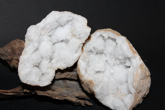 Geode - Clear Quartz - full geode - med