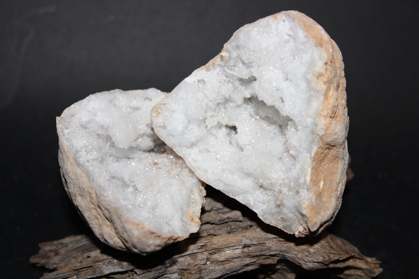 Geode - Clear Quartz - full geode - med