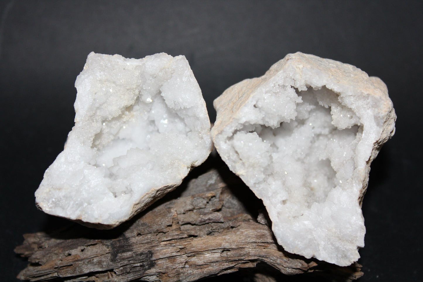 Geode - Clear Quartz - full geode - med